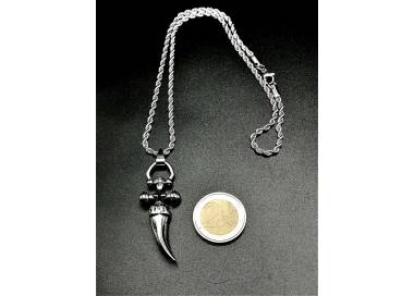 Collier et pendentif dague couleur argent en acier inoxydable