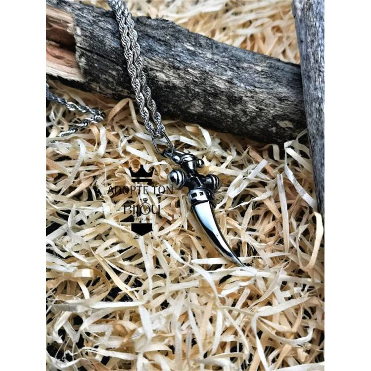 Collier et pendentif dague couleur argent en acier inoxydable