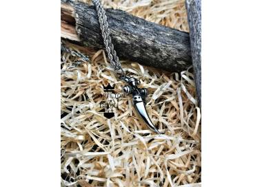 Collier et pendentif dague couleur argent en acier inoxydable