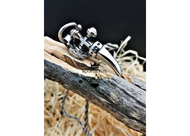 Collier et pendentif dague couleur argent en acier inoxydable