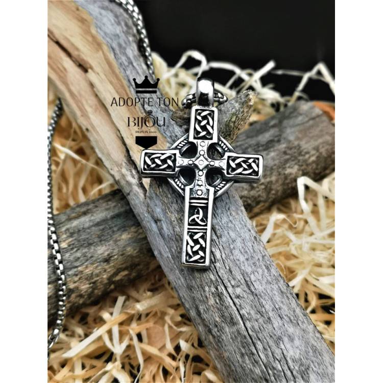 Collier et pendentif celtique croix Nimbée couleur argent en acier inoxydable