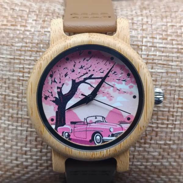 Montre en bois vintage