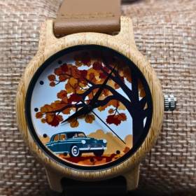 montre en bois vintage bambou avec une cadillac et un arbre