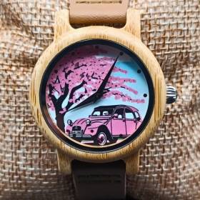 Montre en bois vintage voiture citroen 2CV rose sur coussin