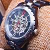 Montre artisanale en bois automatique Manège pour homme pose sur un coussin