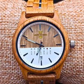 Montre en bois artisanale en bois Freeman blanche pour homme vu de face
