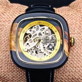 Montre en bois artisanale automatique The Cure bijou