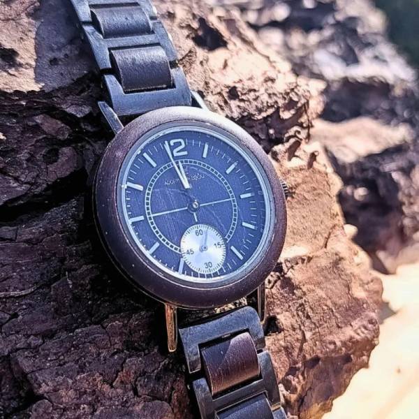 Montre en bois pour femme | L'élégance de l'ébène bijou tendance
