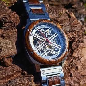 Montre en bois artisanale de luxe unique Jackie vue de face