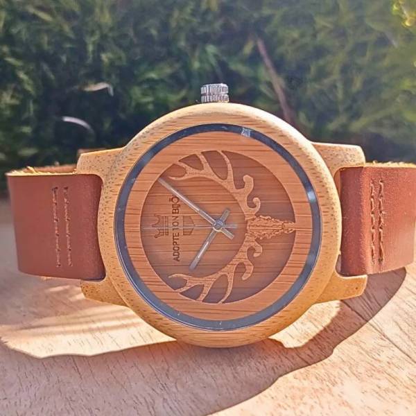 Montre en bois sauvage de la tête d'élan - homme/femme accessoire de mode