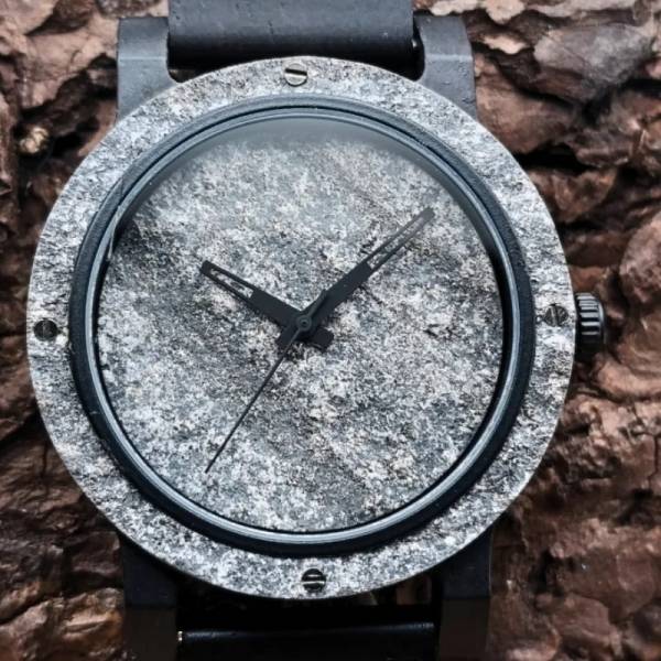Montre en bois Golem | Cadran en pierre | Bracelet bois