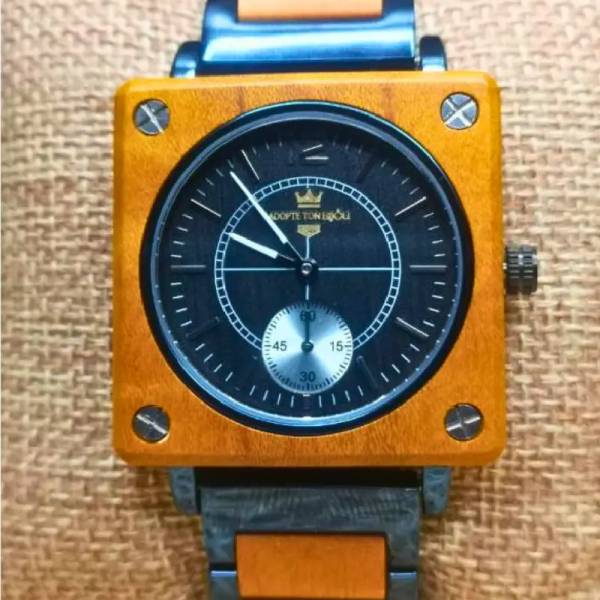 Montre bois carrée le bastion | acier et bois miel | artisanal 🇫🇷