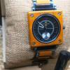 Montre en bois carrée le bastion | acier et bois miel