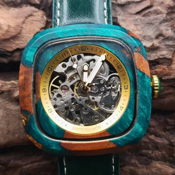 montre en bois automatique carrée en résine et en bois