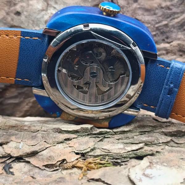 montre en bois résine automatique bleu artisanale