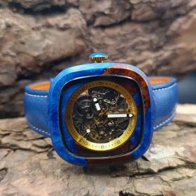 montre en bois automatique azuré abysse de face