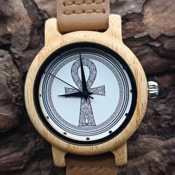 montre en bois spirituelle ankh