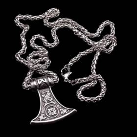 collier viking fer de hache des neuf mondes