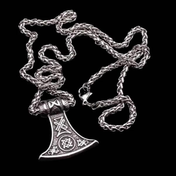 collier viking fer de hache des neuf mondes