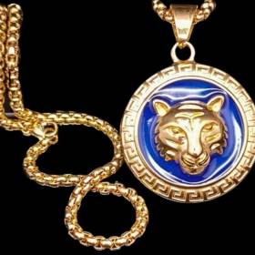 collier pendentif tigre avec sa chaine