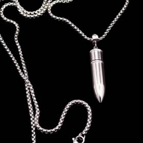 collier pendentif en forme de balle avec sa chaine en acier